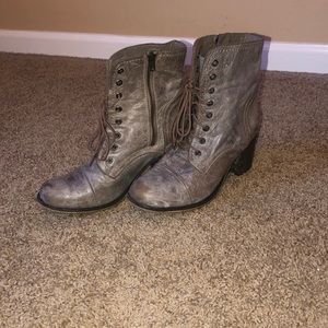 LACE UP STEVE MADDEN BOOTIES SIZE 8.5